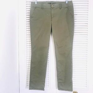 AEO - Olive Green Skinny Chino Pants!